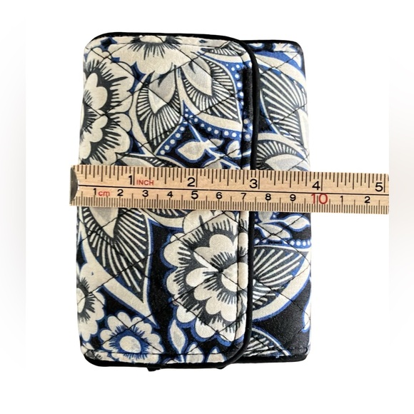 Vera Bradley Trifold Wallet Floral Quilted Snap Closure Zippers & Pockets - Picture 14 of 16
